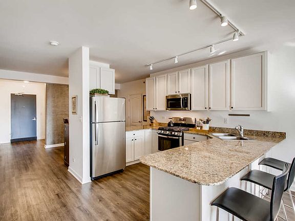 5th image of 1212 N Wells St APT 1503