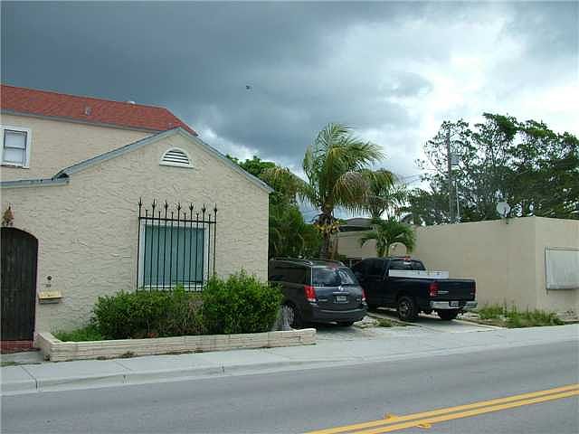 2nd image of 622 10th Ave N