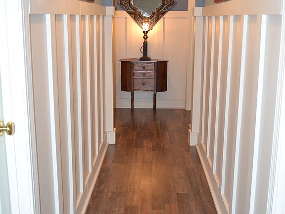 Hallway to 3 upper bedrooms