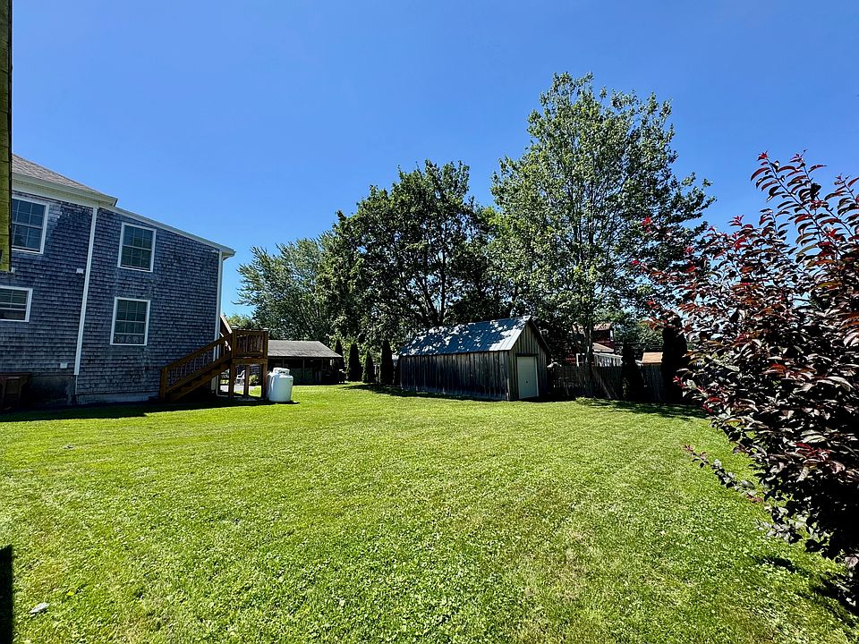 Spacious back yard!
