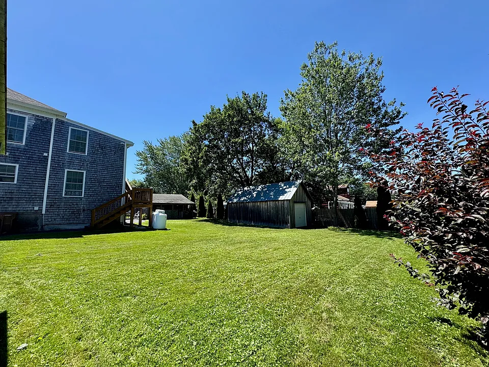 Spacious back yard!