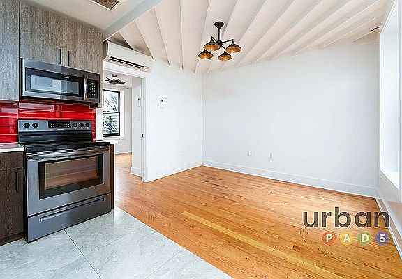 3rd image of 930 De Kalb Ave #101