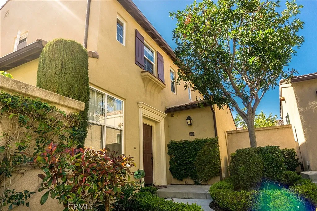 3 bed, 2.5 bath, 1649 sqft, $4,500 — Photo 1