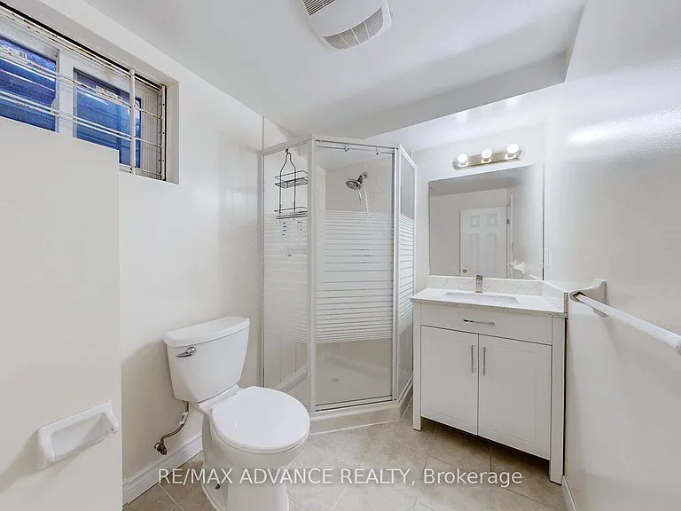 49 Havenview Rd #LOWER — Photo 12