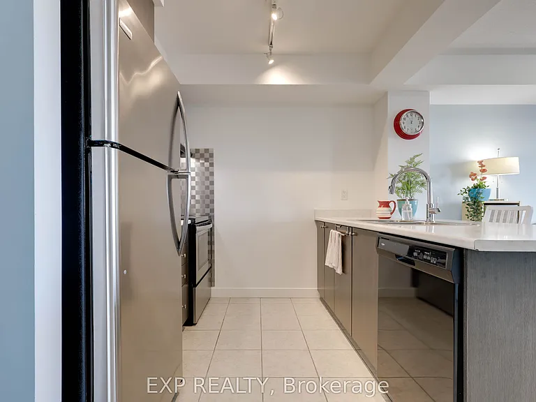 8 Trent Ave #410 — Photo 3