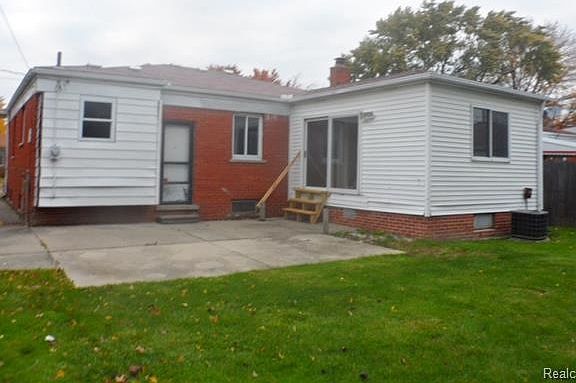 3rd image of 21554 Arrowhead St