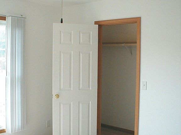 5th image of 921 E Grand Ave #927