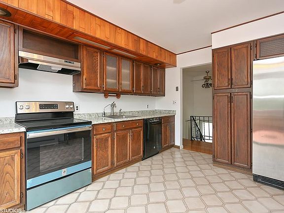 4th image of 171 Elwood Ave