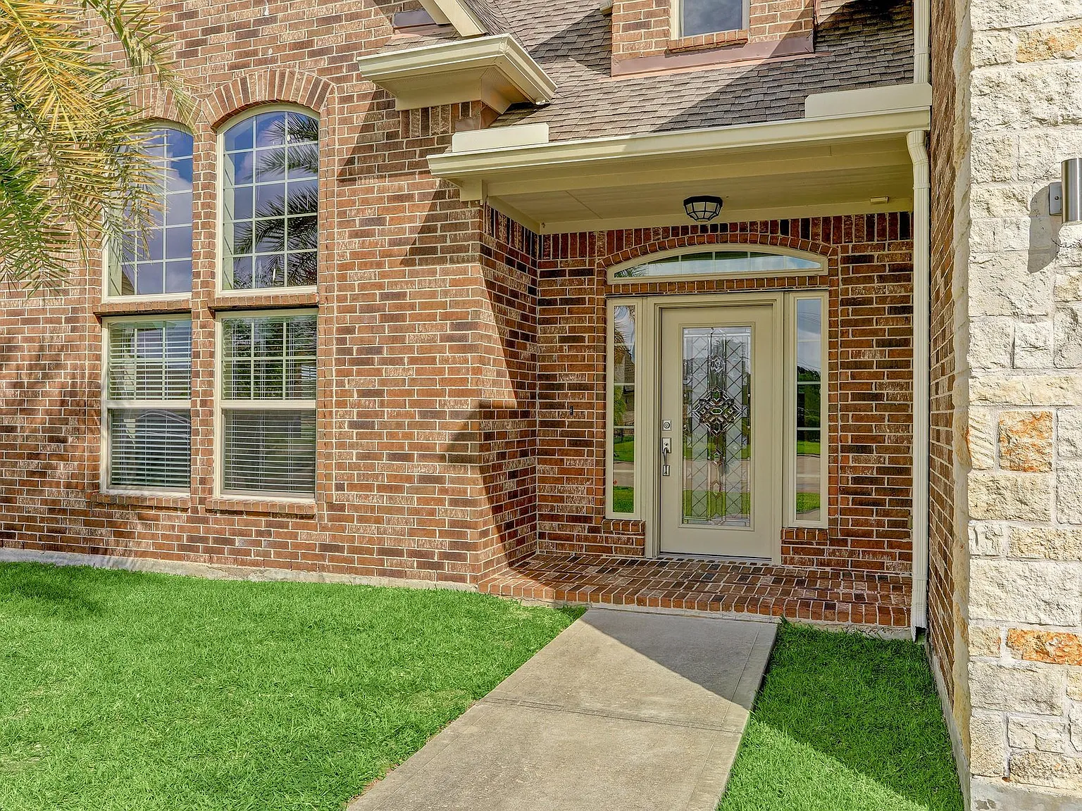 4 bed, 3.5 bath, 3871 sqft, $3,800 — Photo 3