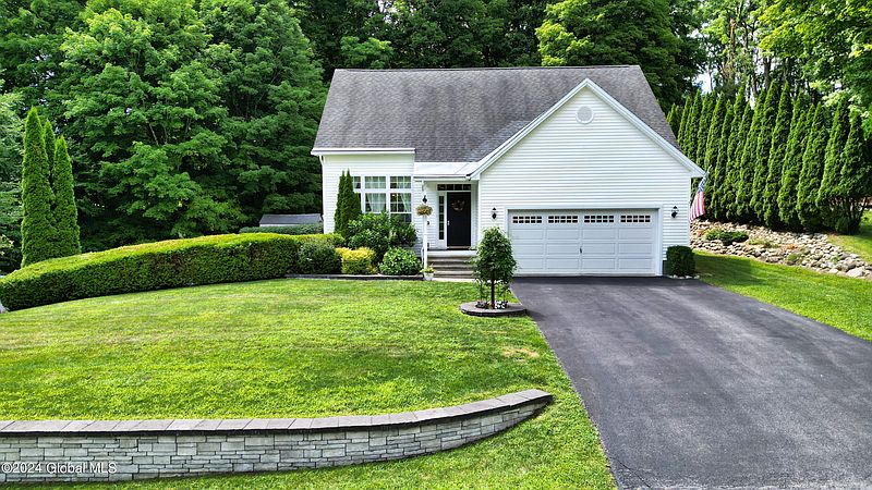3rd image of 31 Edgewood Drive