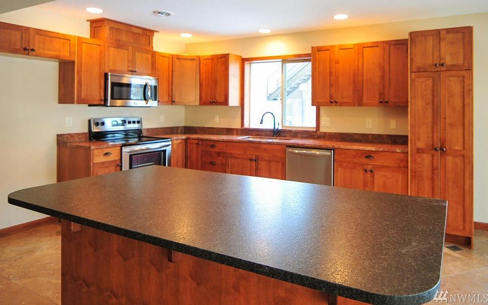 1st image of 520 11th St NE APT 13