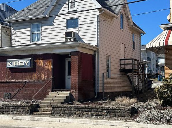 23 S 3rd St, Youngwood, PA 15697