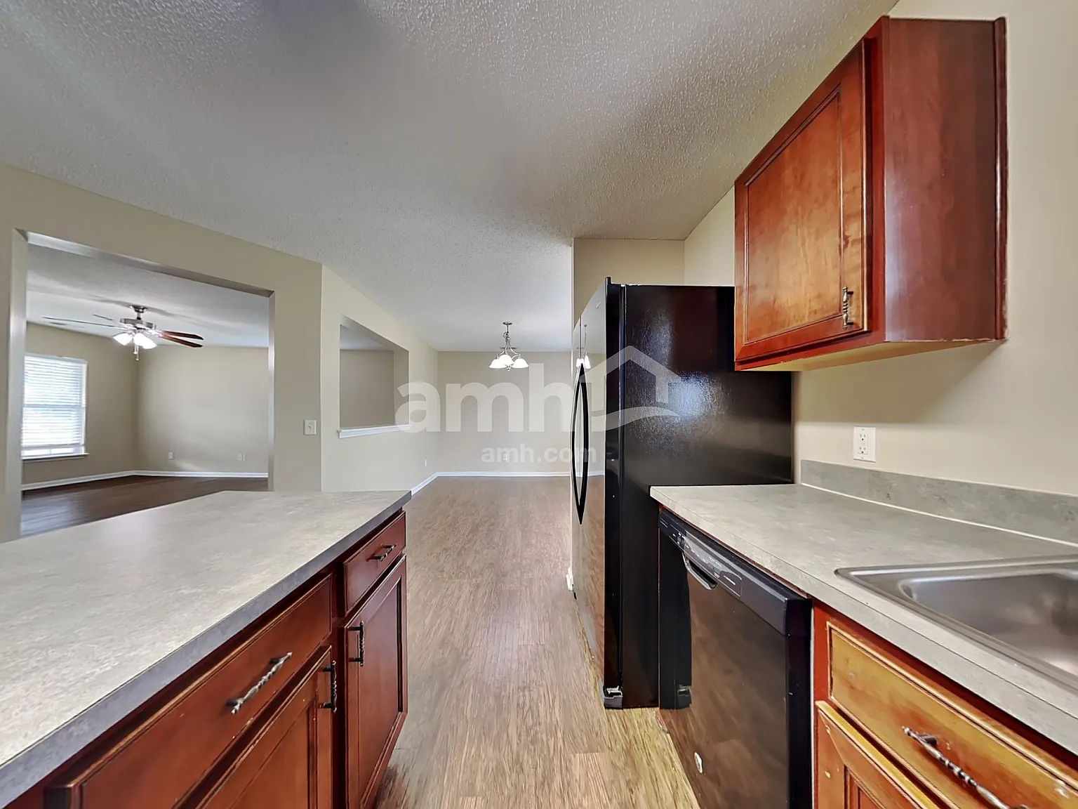 4 bed, 3.0 bath, 2045 sqft, $2,555 — Photo 3