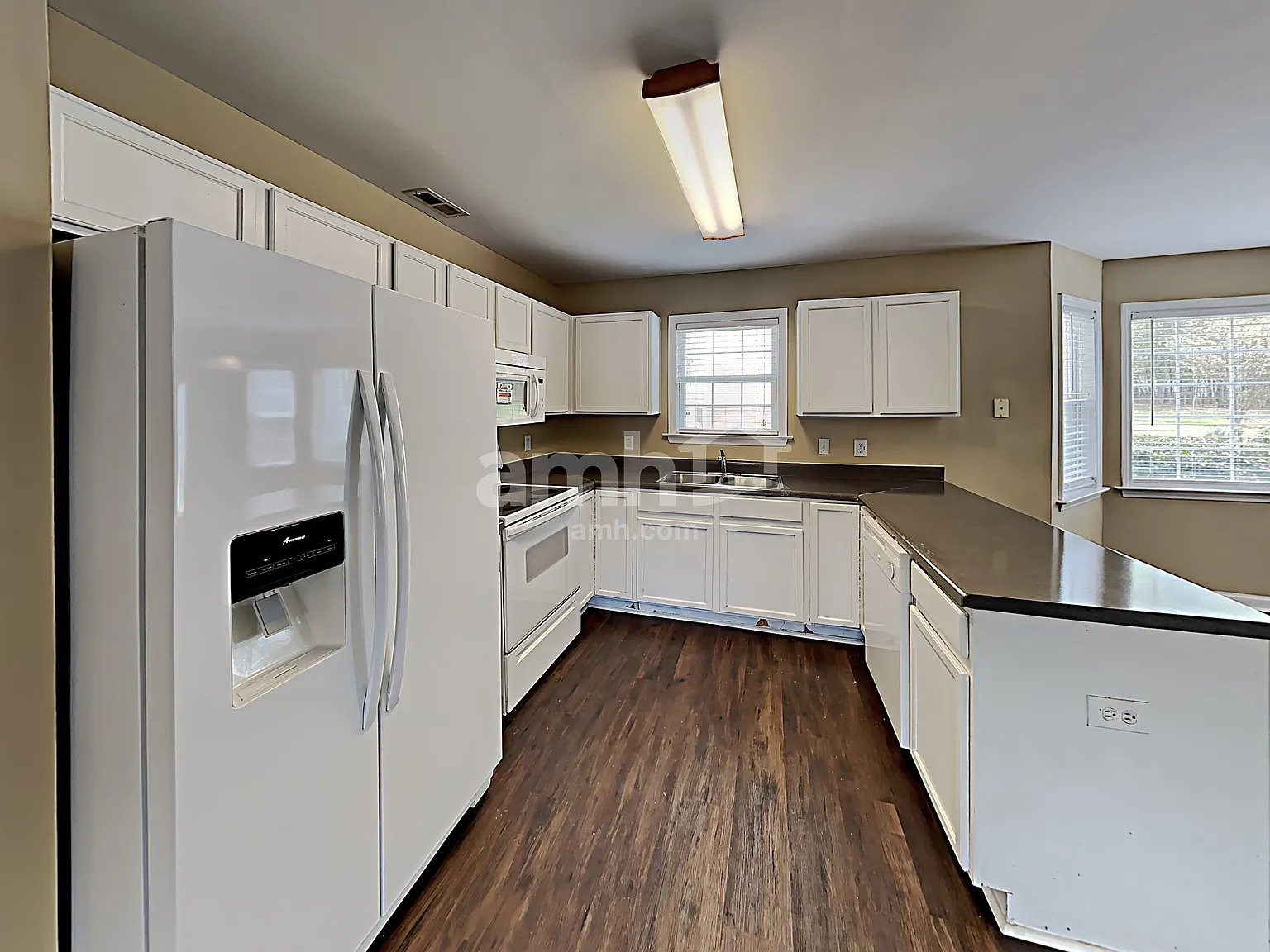 4 bed, 2.5 bath, 2067 sqft, $2,315 — Photo 3
