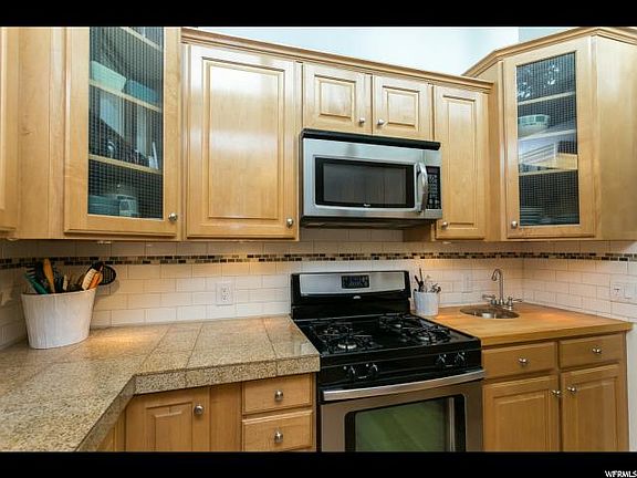 3rd image of 1027 E Heather Cir