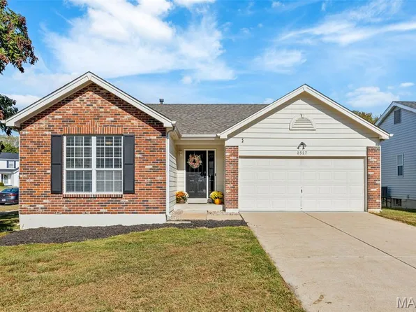 2527 Barrett Place Dr, Ballwin, MO 63021