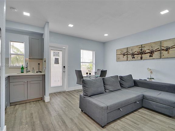 4th image of 1908 N Ocean Dr APT 15C