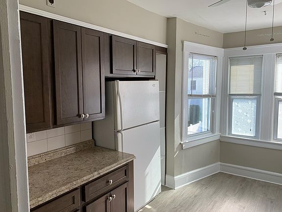 3rd image of 1415 James St