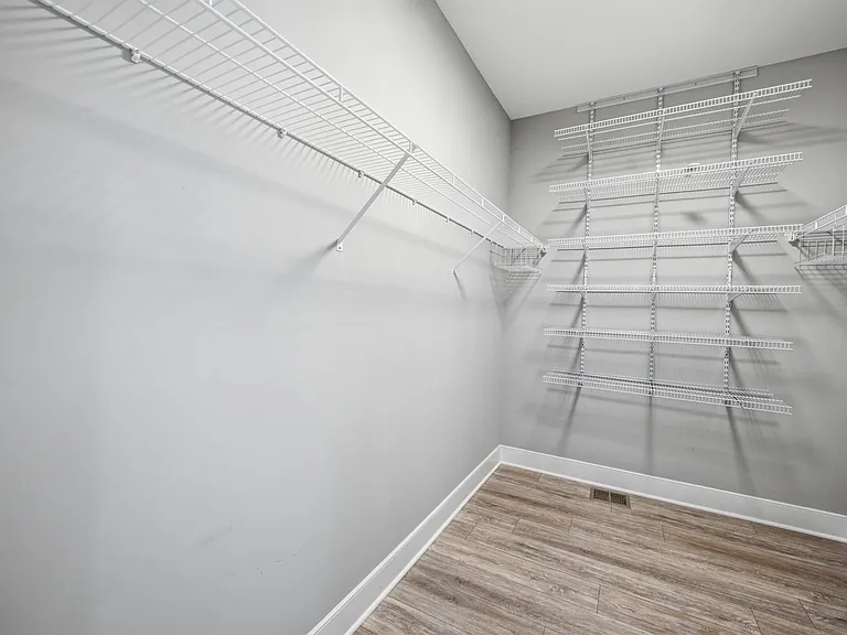 43565 Michigan Sq — Photo 31