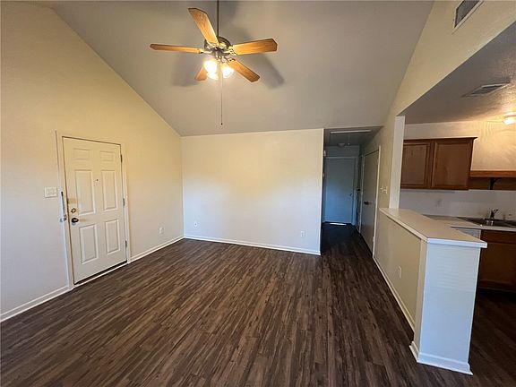 4th image of 920 Sun Meadow St