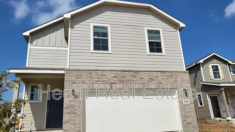 4 bed, 2.5 bath, 2102 sqft, $1,900 — Photo 2