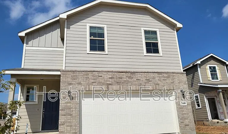 2440 Ayers Dr — Photo 2