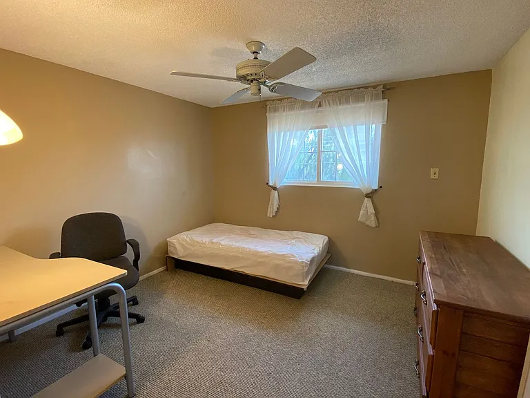 1043 E Loma Vista Dr — Photo 9