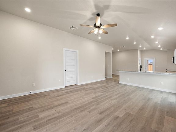 3rd image of 13503 Avenue W