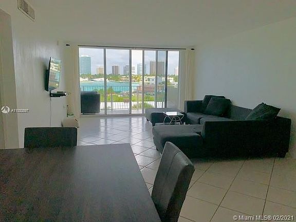 4th image of 10350 W Bay Harbor Dr APT 4E