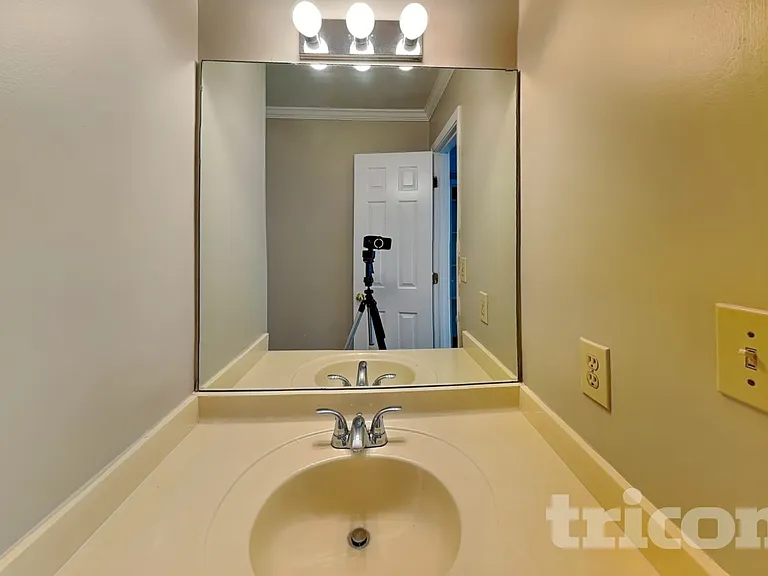1040 Huntcliff — Photo 16