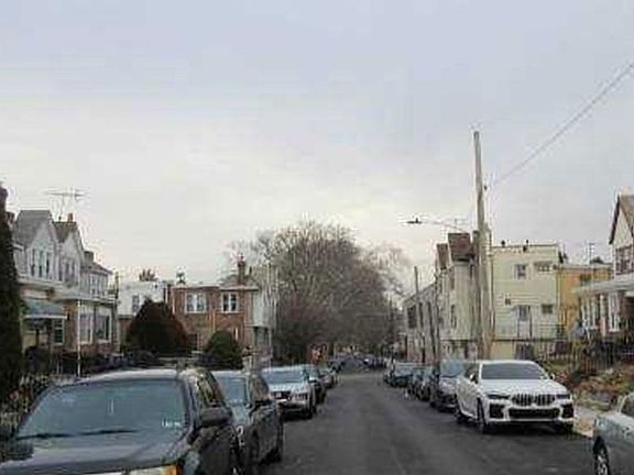 Exterior Neighborhood (street photo)