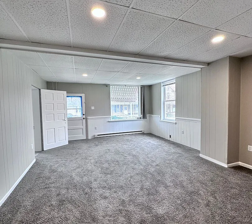 302-308 W Main St