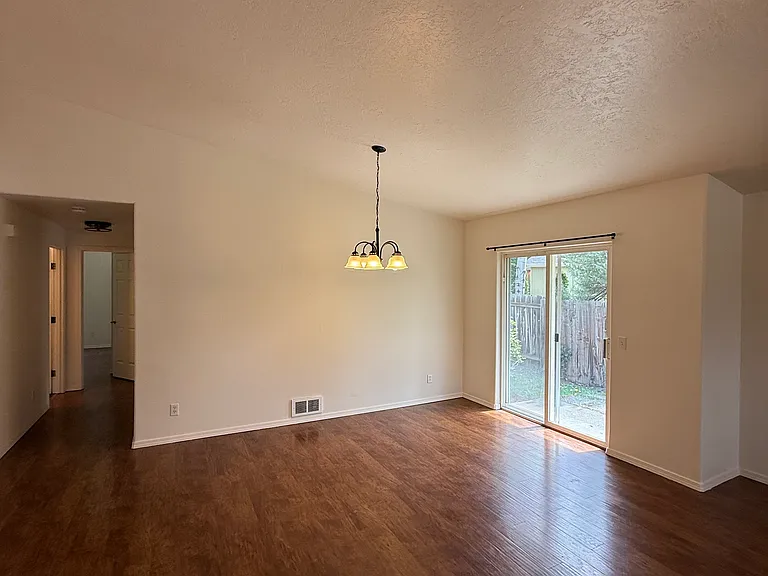 521 SW Forest Grove Dr — Photo 12