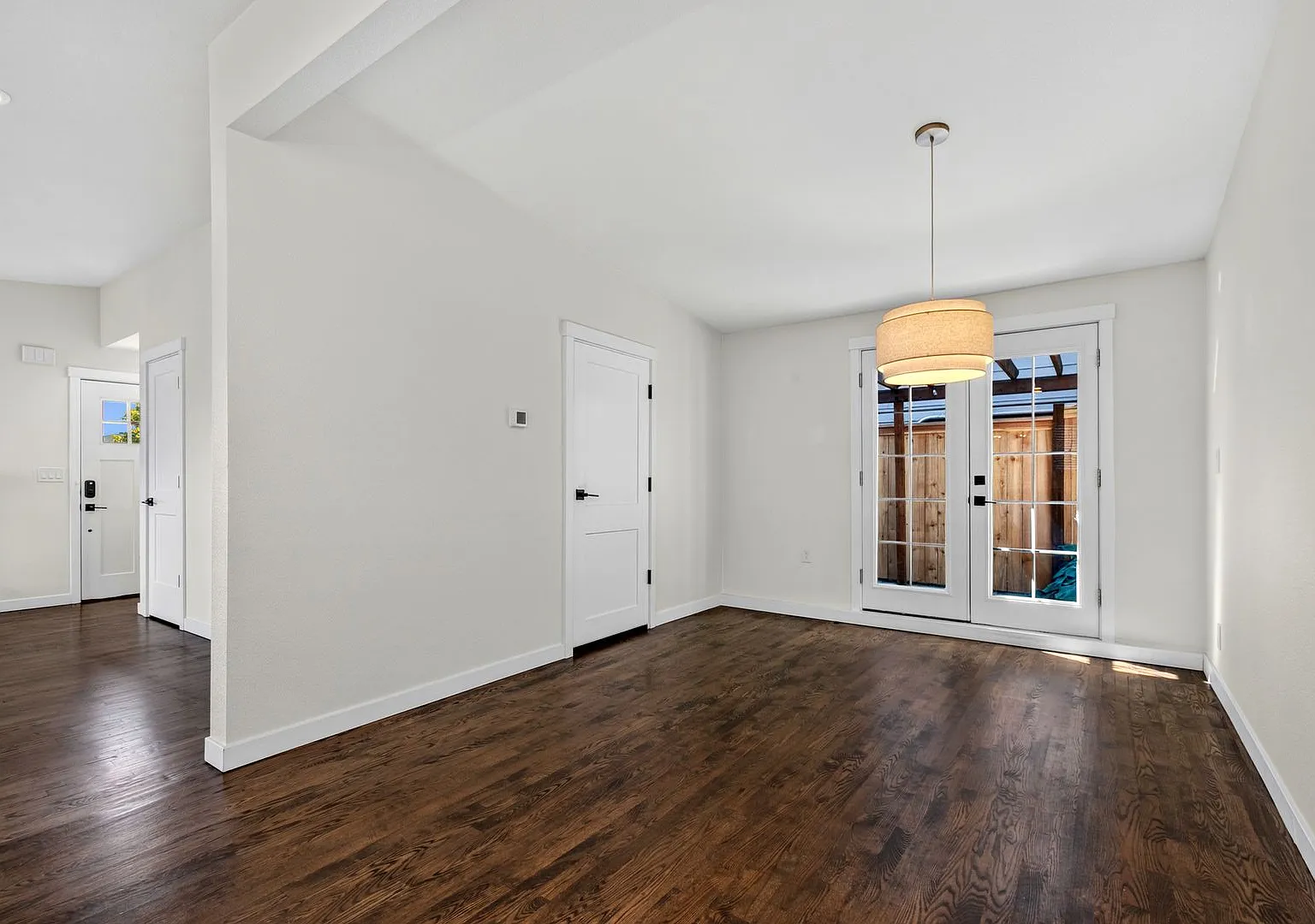 Spacious 3 Bedroom West Seattle Home with Private Fenced Yard — Photo 4