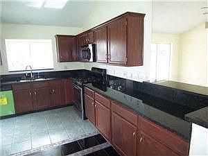 5th image of 305 Buttonwood Dr