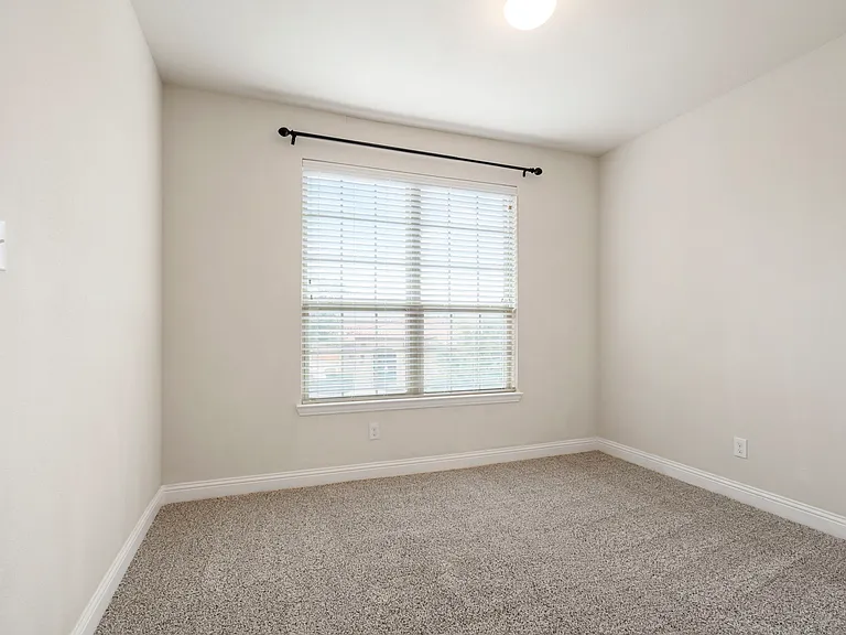 2640 Venice Dr #2 — Photo 24