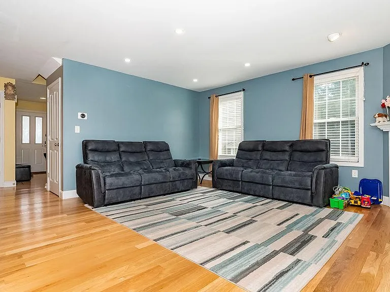 25 Village Dr — Photo 15