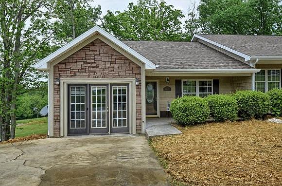 1st image of 1225 Skyline Dr #&-1227