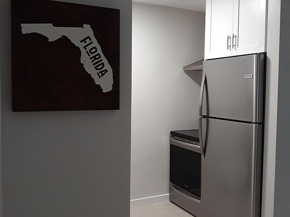 3rd image of 3241 NE 15th St #3