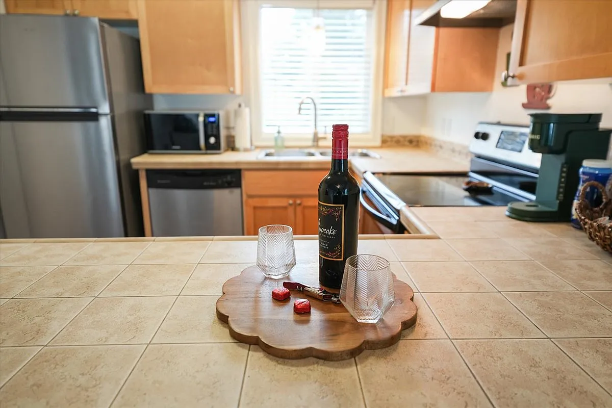 1 bed, 626 sqft, $1,800 — Photo 3