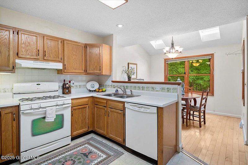 5th image of 38 Woodside Drive