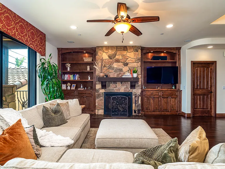 3658 Buena Vista St — Photo 11