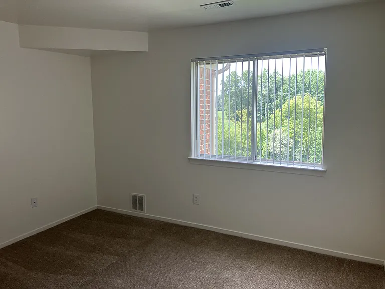 Windsor Place Apartments — Photo 77