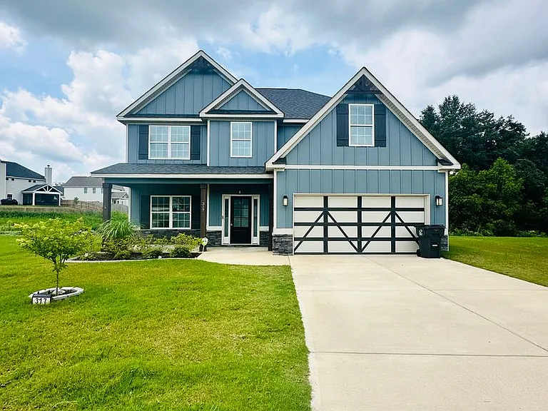 317 Shoshone Cir — Photo 1