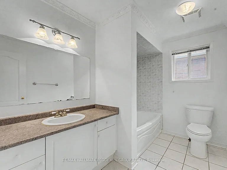 332 Harvie Rd #UPPER — Photo 10