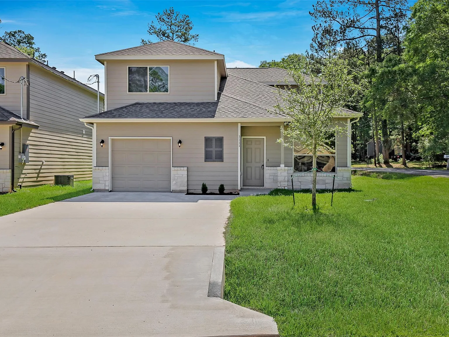 4 bed, 2.5 bath, 1820 sqft, $1,900 — Photo 1