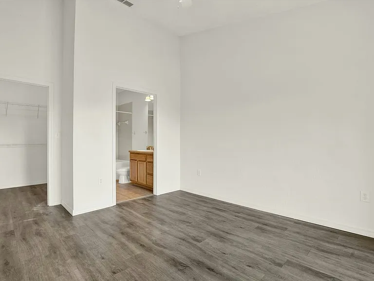 10201 Courtney Palms Blvd #304 — Photo 8