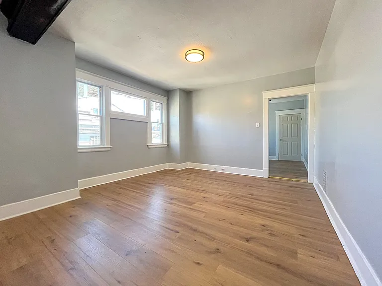 307 Berkshire Ave — Photo 3