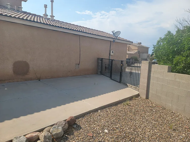 7142 Raleigh Hills Dr NE — Photo 33