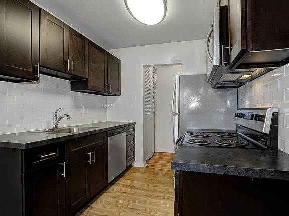5th image of 220 Sullivan Way #130872